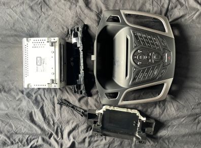 Ford Focus Original Radio/CD Head Unit & Centre Control Panel