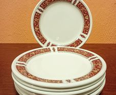7 x Royal Doulton 'Steeelite' Plate 16,5 cm. Gold and Red Scroll Border