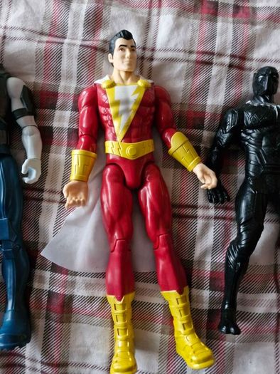 Superhero/villain figures,5 in total