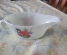 pyrex gravy jug
