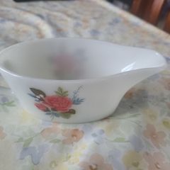pyrex gravy jug