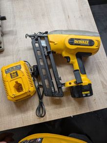 Dewalt 16G nailer