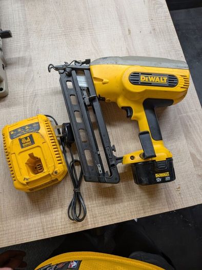 Dewalt 16G nailer