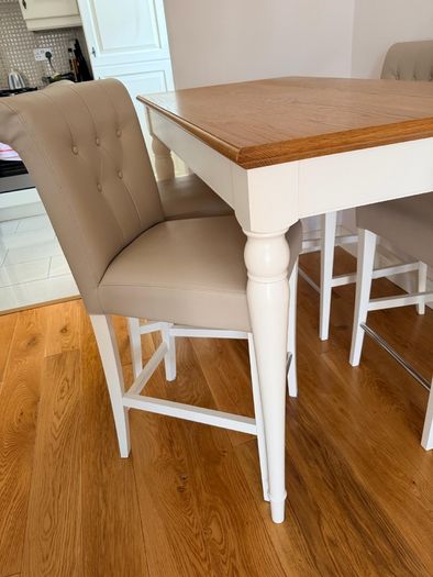 LIKE NEW Bar / Breakfast Table and Chairs