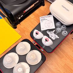 Momcozy M5 Smart Wearable Breast Pump