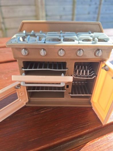 Lori doll and cooker