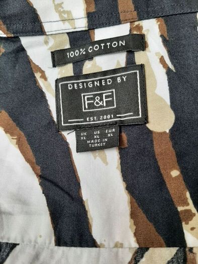 New short sleeves shirt tag attached XL