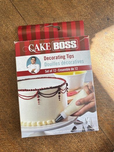 cake decorating equipment