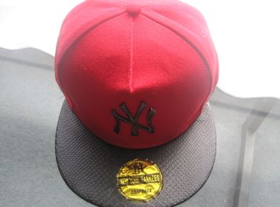 New York Yankees Snapback Baseball Cap with Metal Badge.