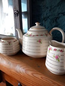 vintage 1960s Sadler set.