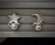 Moon and Star Pearl earrings