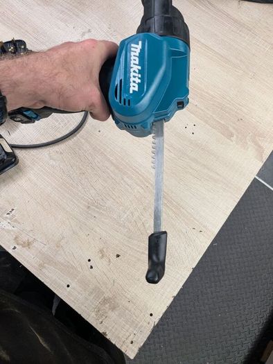 Makita 12v cxt caulk gun