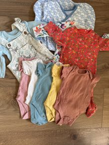 Baby girl clothes bundle (0-3 months)