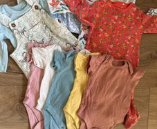 Baby girl clothes bundle (0-3 months)