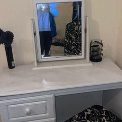 dressing table and chair