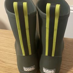 Kids totes rain boots
