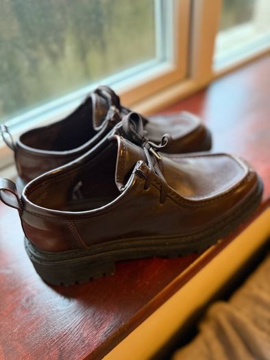 mocassin