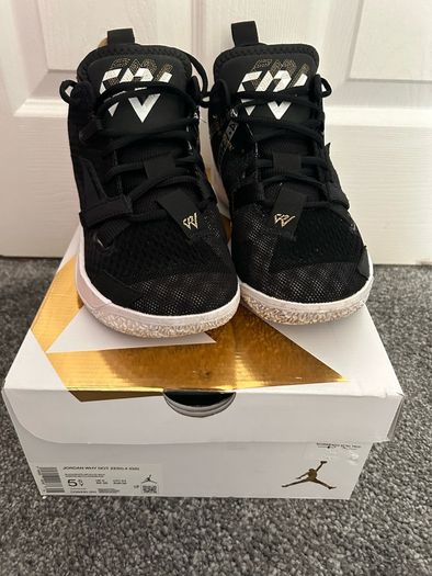 Air Jordans Why not zero.4 size 5