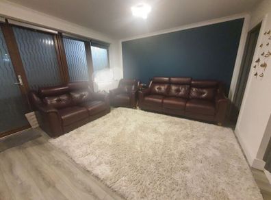 Leather sofa in very good condition!!
