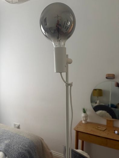 Floor lamp with LED bulb