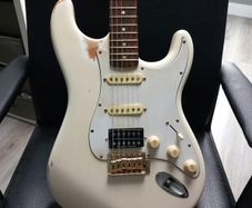 2011 Squier Stratocaster Classic Vibe '60s (with Duncan and DiMarzio)