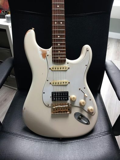 2011 Squier Stratocaster Classic Vibe '60s (with Duncan and DiMarzio)