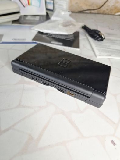 Ds black boxed