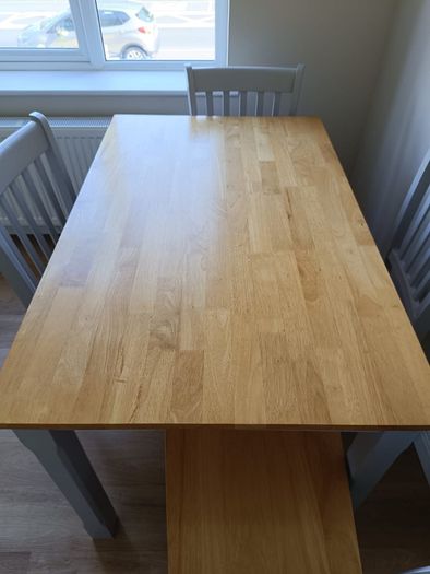 table with chairs
