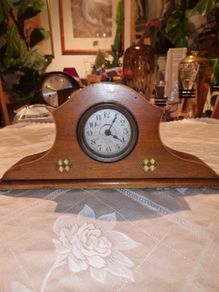 Vintage small wooden mantel clock