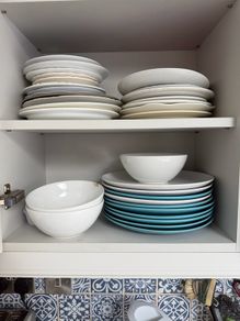 plates mugs bowl table