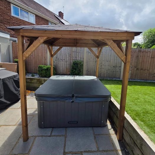 Free Delivery on this brand new 4 person hot tub
