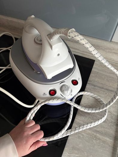Pressurised Steam Iron