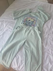 girl's clothing