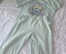 girl's clothing