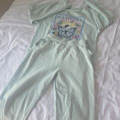 girl's clothing