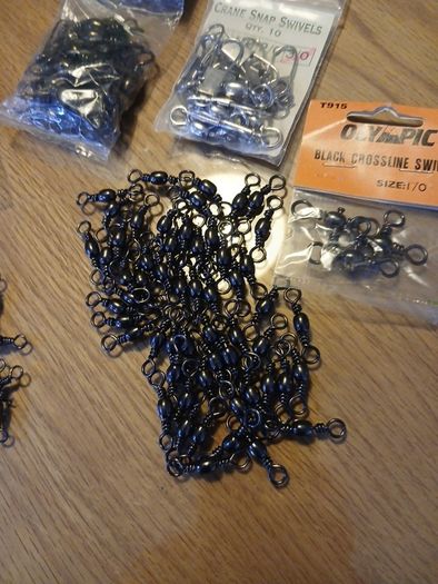 fishing accessories- barrel and snap swivel selection- various