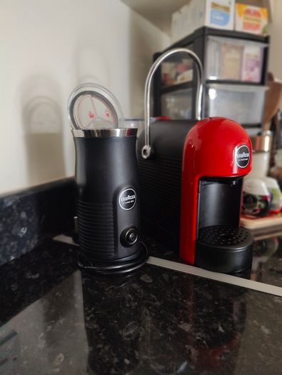 QUICK SALE: Lavazza A Modo Mio Jolie Coffee Machine + FREE MilkEasy Frother (Excellent Condition)