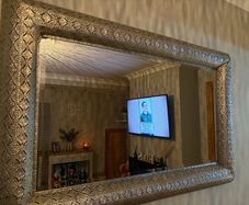 Mirror / curtains / light shade / vase
