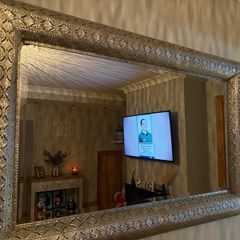 Mirror / curtains / light shade / vase