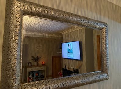 Mirror / curtains / light shade / vase