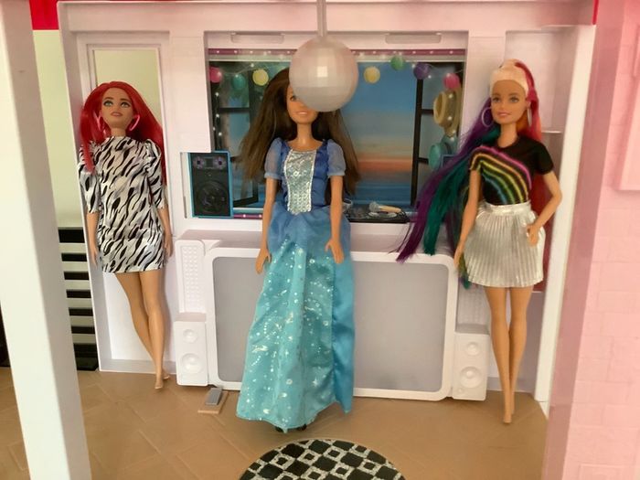 Barbie Dreamhouse, dolls & accessories