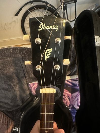Tenor guitar