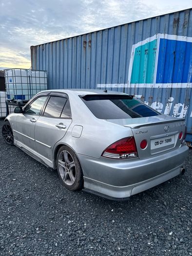 2005 Lexus Is