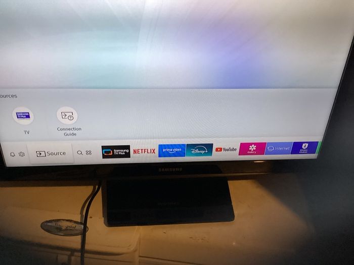 24 Inches Samsung Smart Television, SMART TV with USB, 2 HDMI, Scart, WIFI connectivity, etc Barely used.