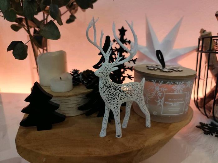 Voronoi Holiday Christmas Deer
