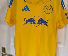 Leeds jersey size medium