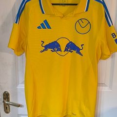 Leeds jersey size medium