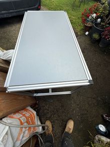 Solid work benches