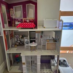 Rainbow High Dolls House and Accessories