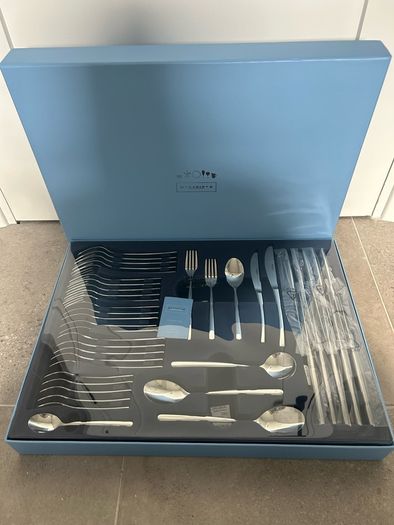 Newbridge silverware 44 piece cuttlery set